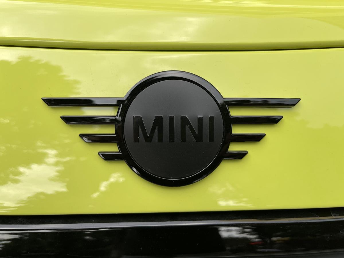 2024年4月MINI MINI  2023款 改款二 2.0T COOPER S CABRIO 藝術(shù)家