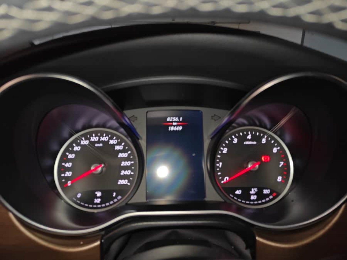 奔馳 V級(jí)  2022款 V 260 L 長(zhǎng)軸距豪華版圖片