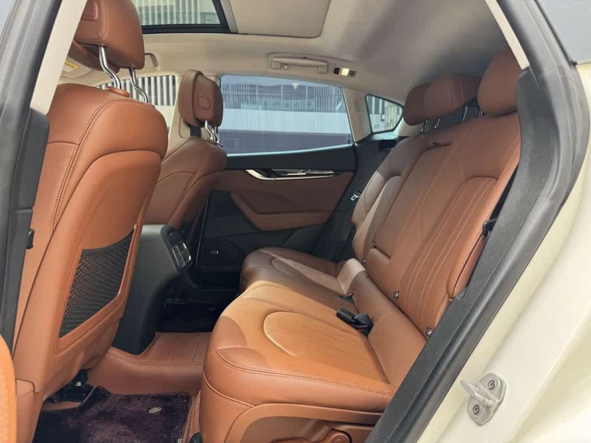 瑪莎拉蒂 Levante  2019款 3.0T 350Hp 標(biāo)準(zhǔn)版 國VI圖片