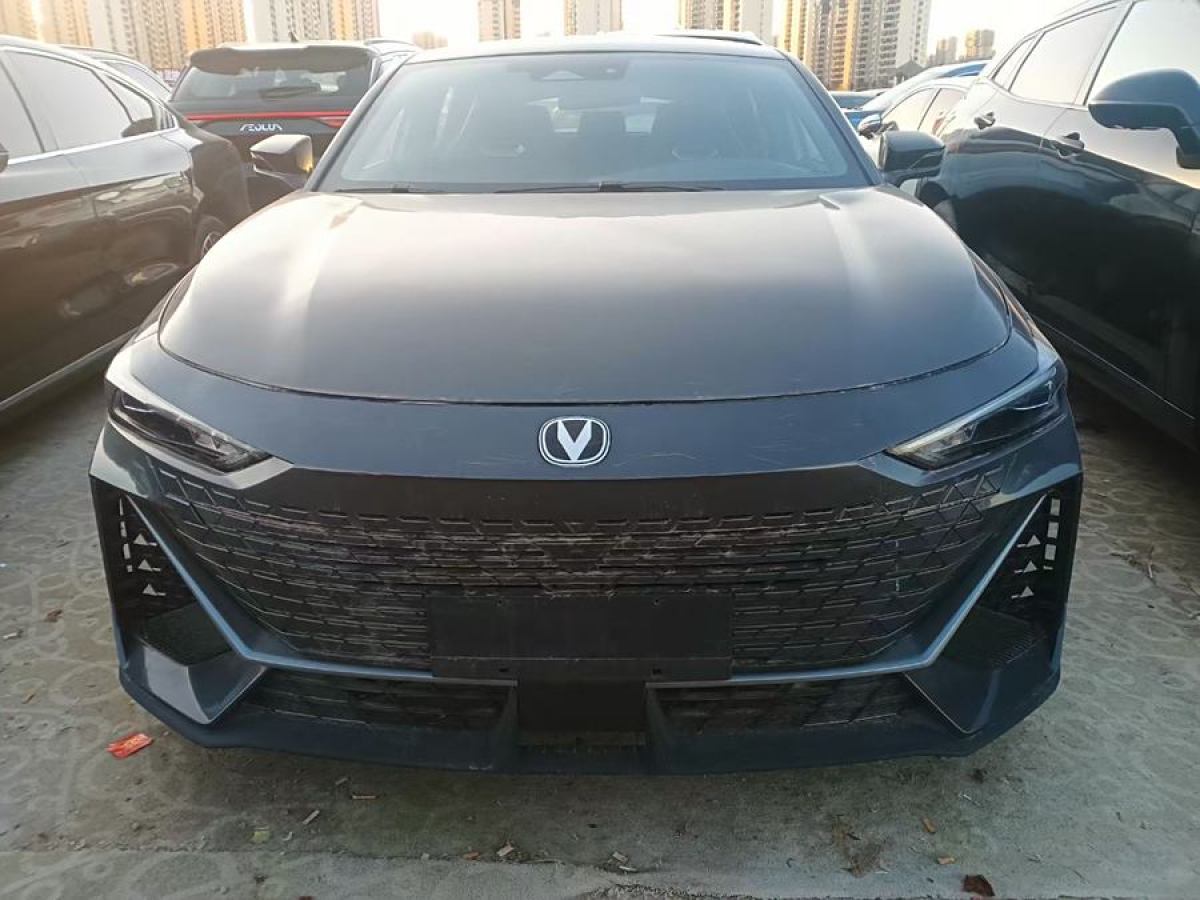 長(zhǎng)安 長(zhǎng)安UNI-V  2022款 1.5T 尊貴型圖片