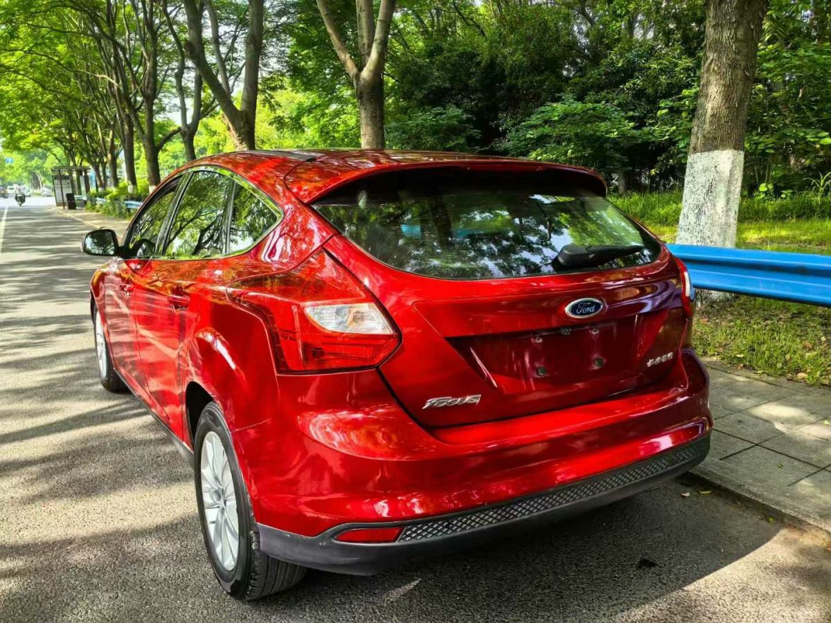 福特 ?？怂? 2013款 2.0T ST 標(biāo)準(zhǔn)版圖片