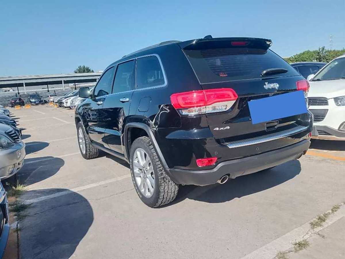 2019年5月Jeep 大切諾基  2017款 3.0L 精英導(dǎo)航版