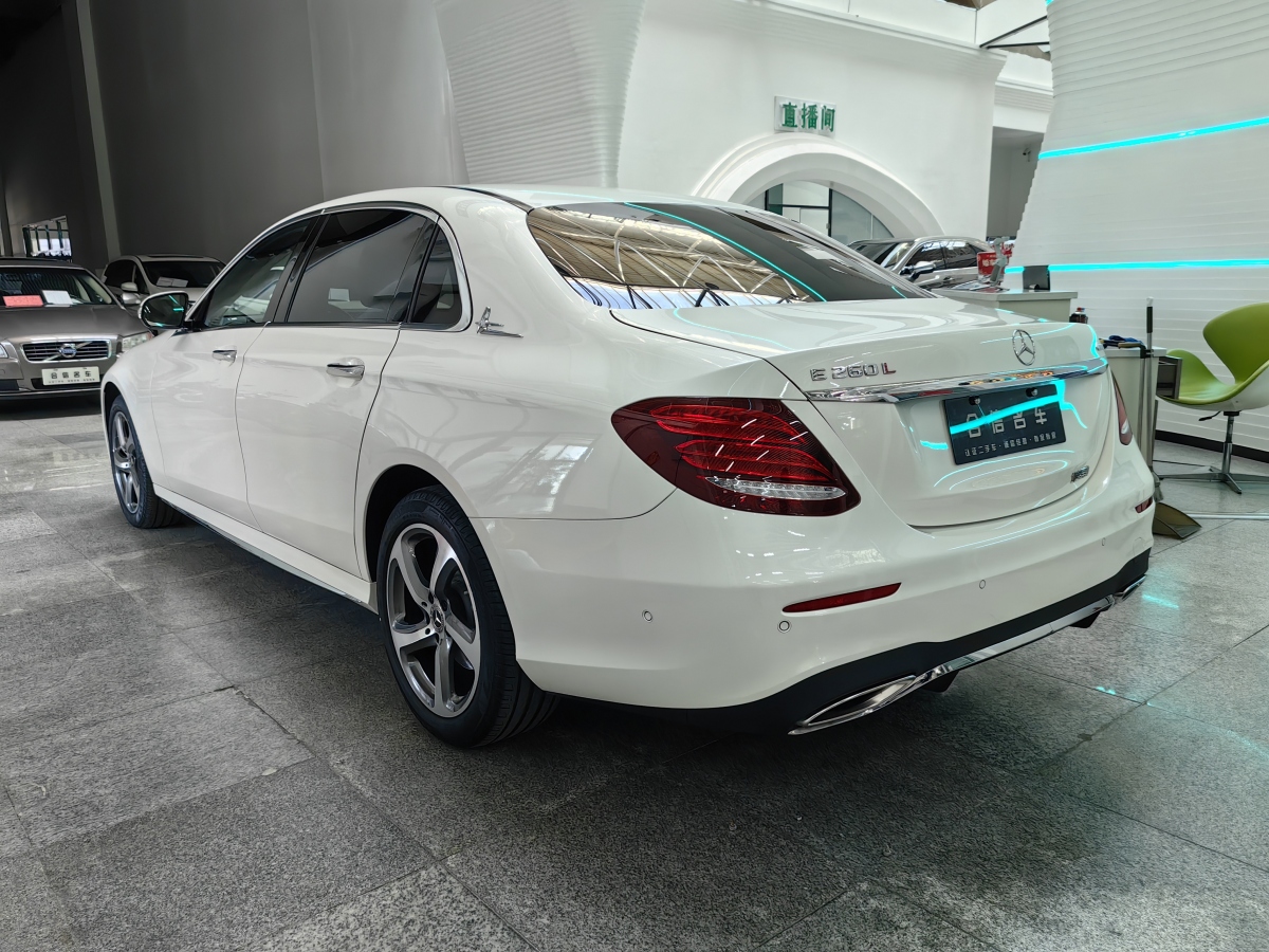 2019年7月奔馳 奔馳E級(jí)  2019款 E 260 L 運(yùn)動(dòng)型 4MATIC