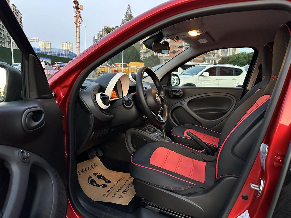 smart forfour  2018款 1.0L 52千瓦靈動(dòng)版圖片