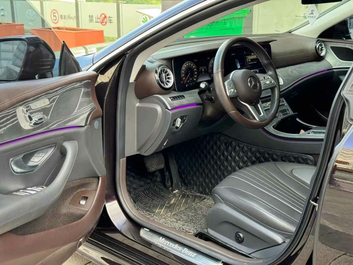 奔馳 奔馳A級(jí)  2019款  A 220 L 4MATIC 運(yùn)動(dòng)轎車圖片