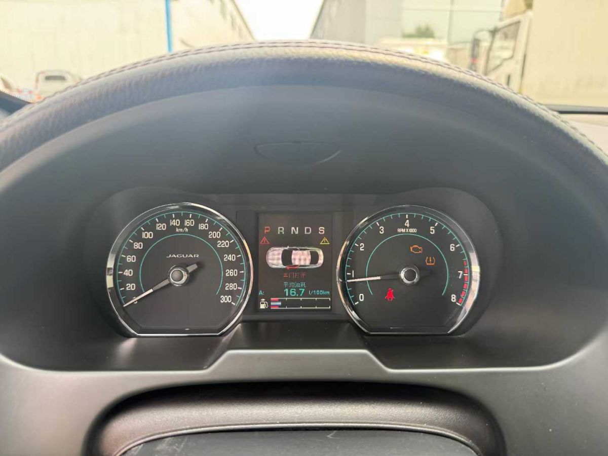 捷豹 XF  2015款 XF 2.0T 奢華版圖片