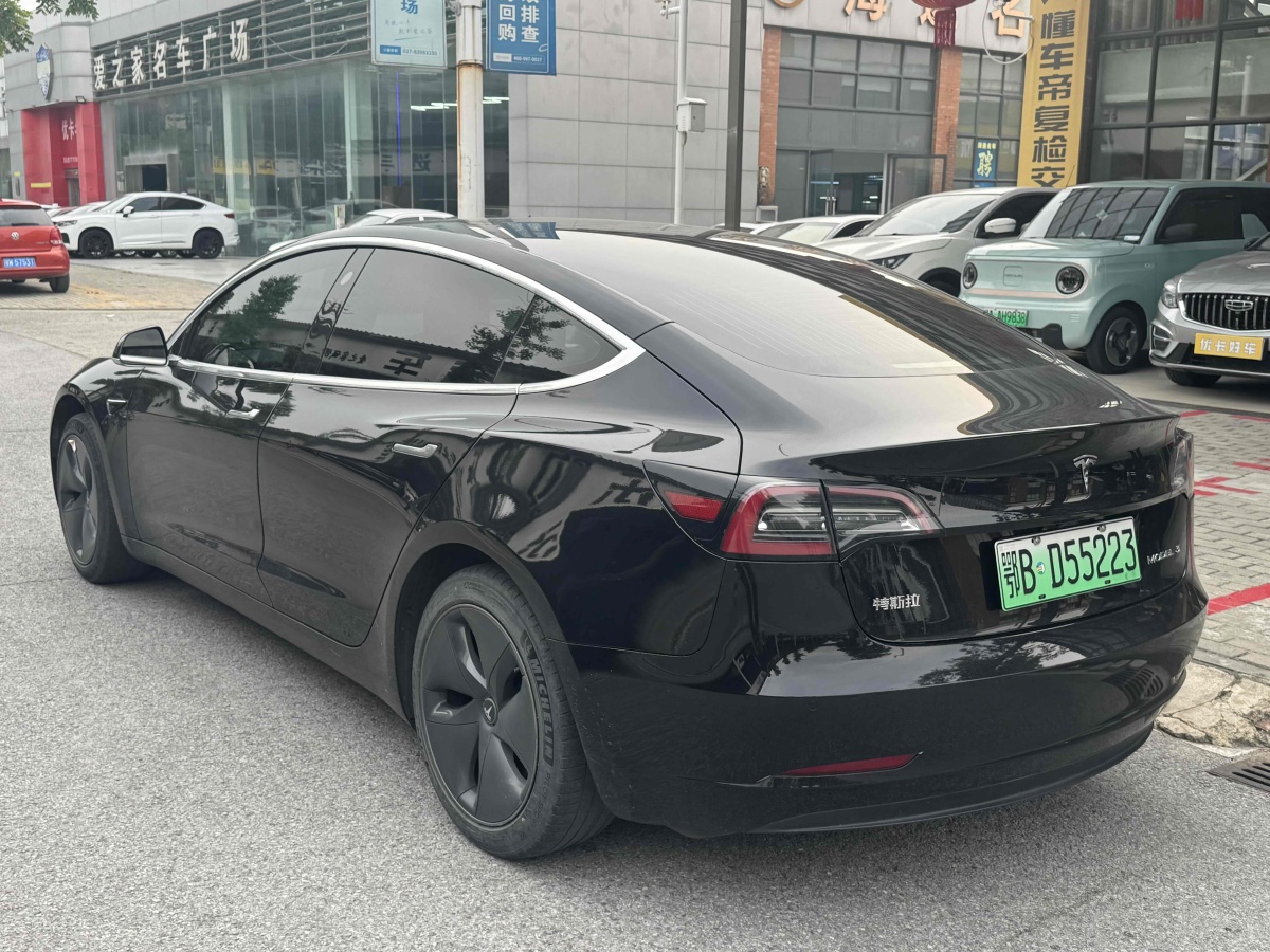 特斯拉 Model 3  2020款 改款 標(biāo)準(zhǔn)續(xù)航后驅(qū)升級版圖片