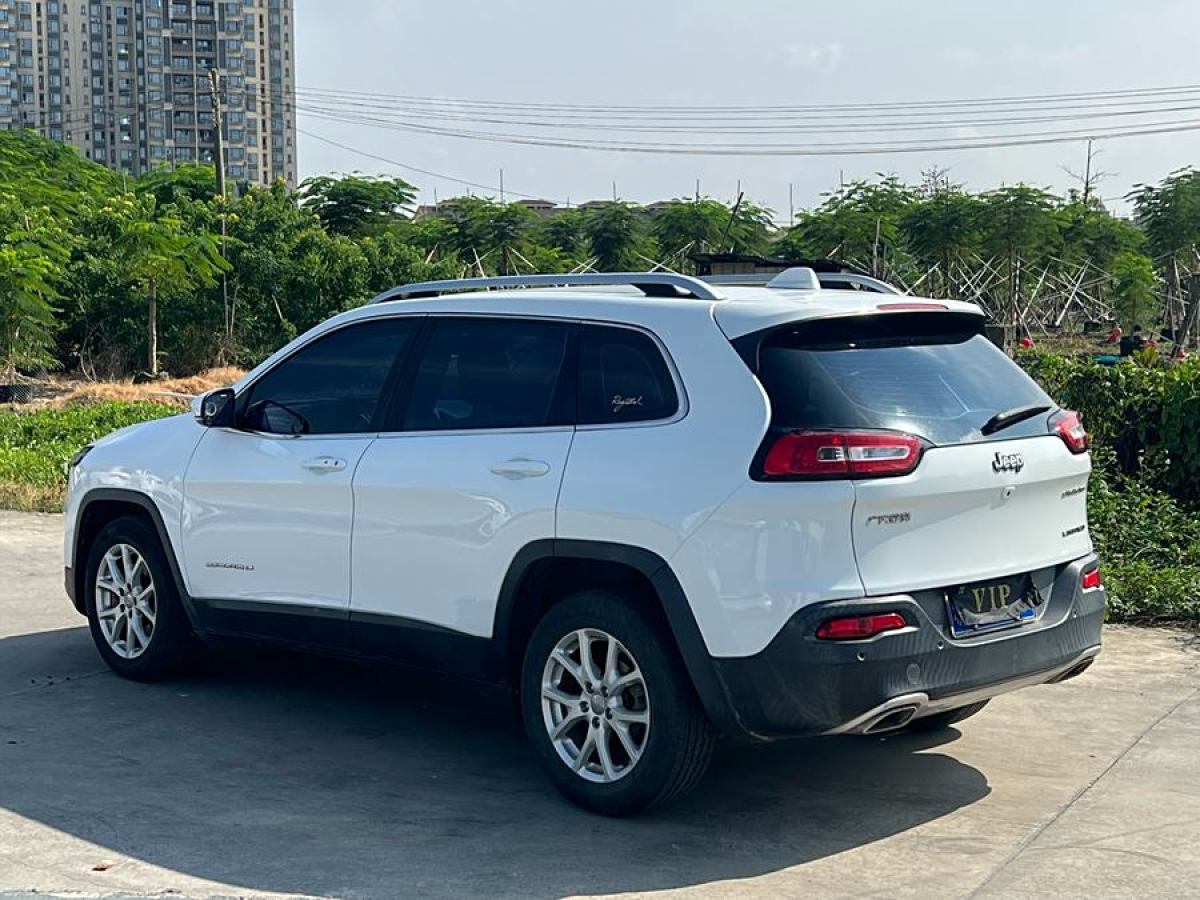 2018年8月Jeep 自由光  2017款 2.4L 領(lǐng)先智能版