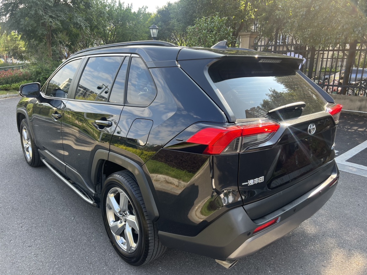 2021年12月豐田 RAV4榮放  2021款 2.0L CVT兩驅(qū)風尚版