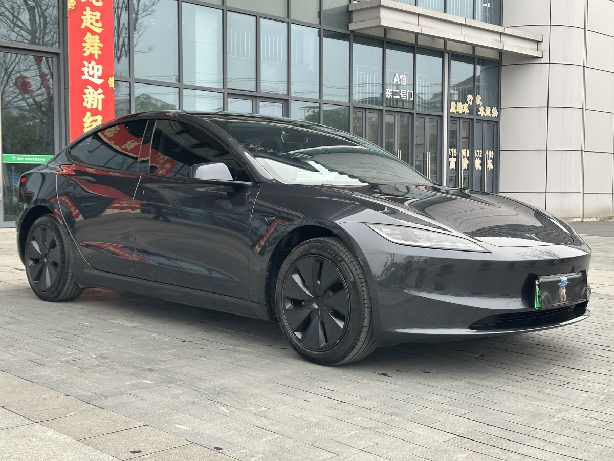 特斯拉 Model 3  2024款 高性能全輪驅(qū)動(dòng)版圖片