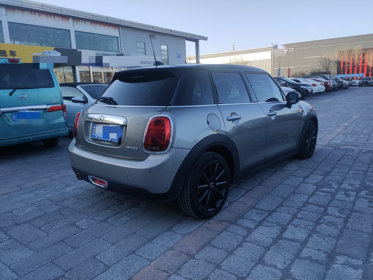 MINI MINI  2020款 1.5T COOPER 藝術(shù)家 五門版圖片