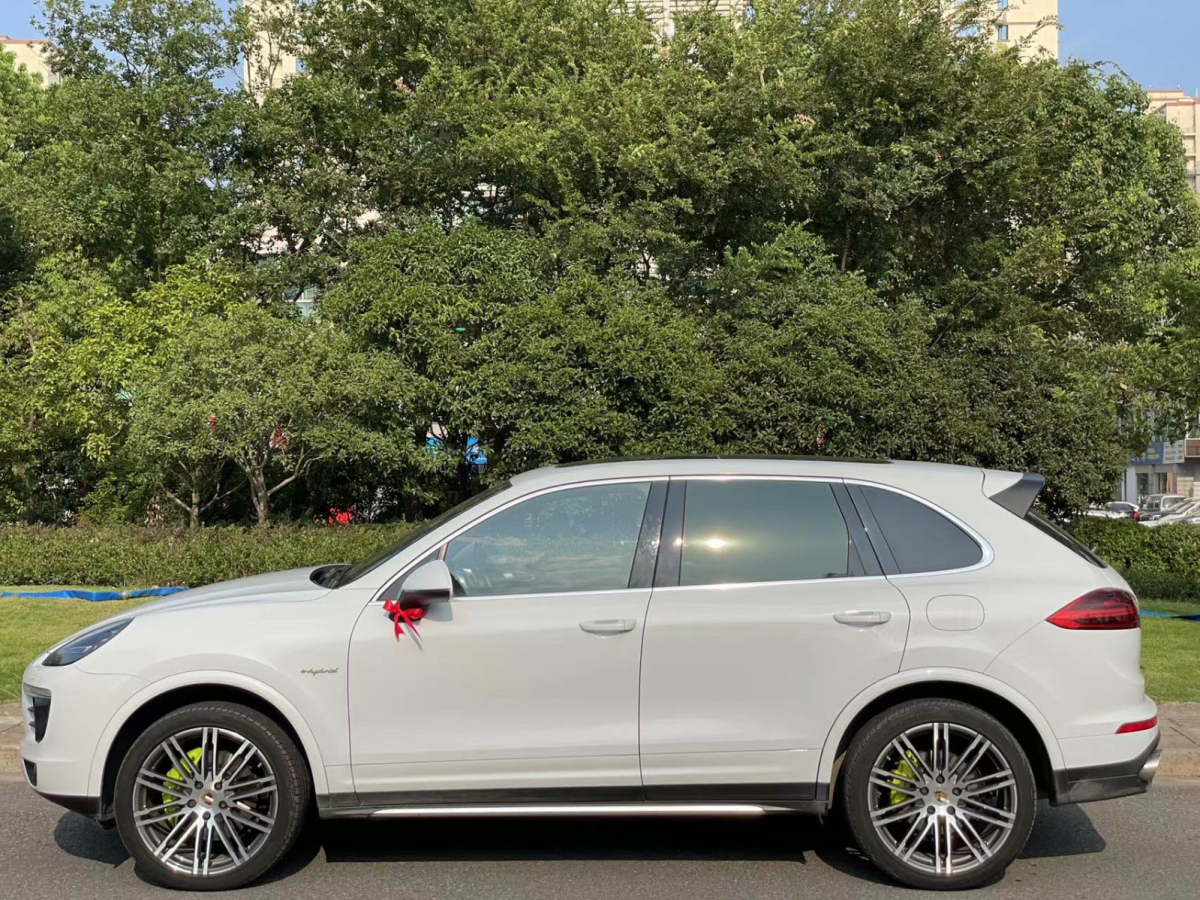 2015年10月保時(shí)捷 Cayenne新能源  2015款 Cayenne S E-Hybrid 3.0T