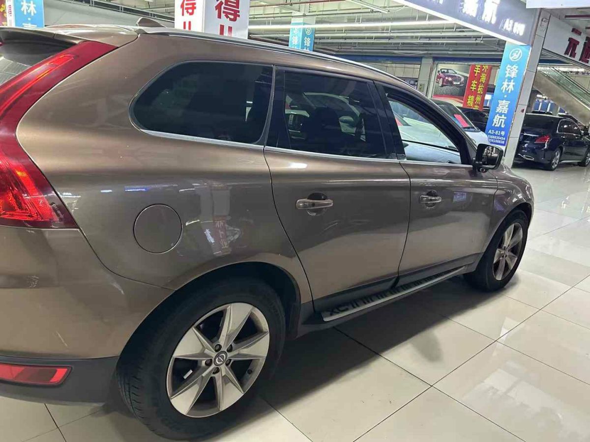 沃爾沃 S40  2010款 2.0L 手動(dòng)標(biāo)準(zhǔn)型圖片