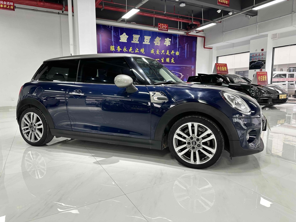 MINI COUNTRYMAN  2018款 1.5T COOPER 經(jīng)典派圖片