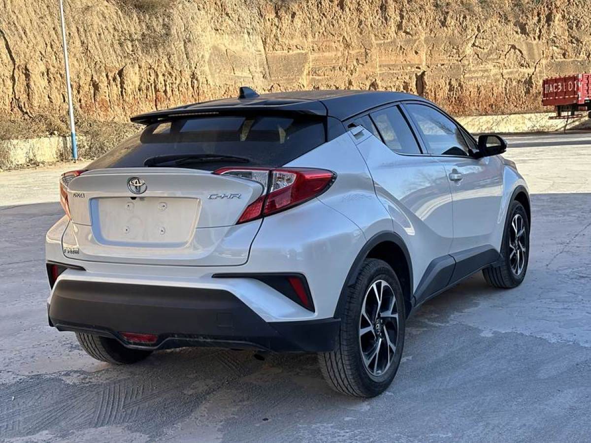 豐田 C-HR  2020款 2.0L 領(lǐng)先版圖片