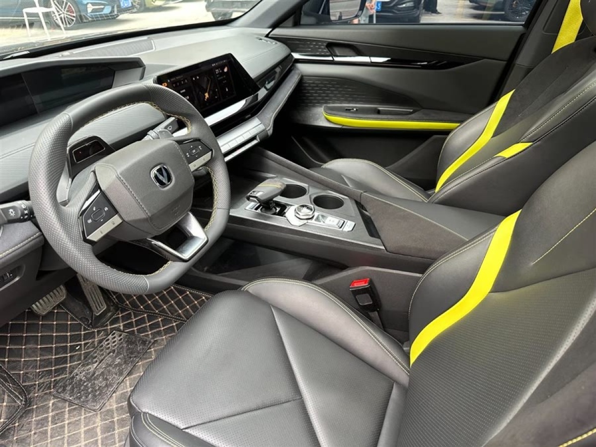 長(zhǎng)安 長(zhǎng)安UNI-V  2022款 1.5T 運(yùn)動(dòng)版圖片