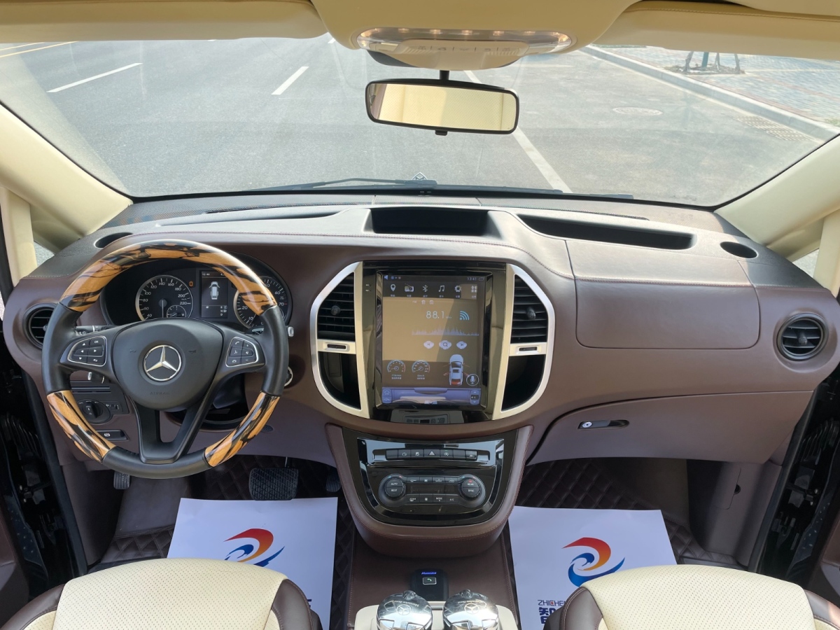 奔驰 威霆  2016款 2.0T 精英版图片