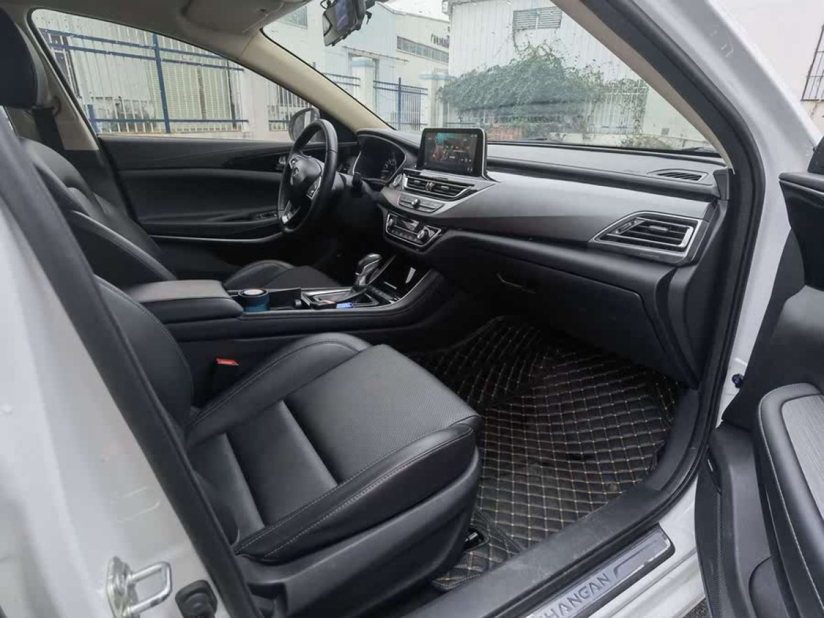 長(zhǎng)安 銳程CC  2020款 1.5T 自動(dòng)潮銳型圖片