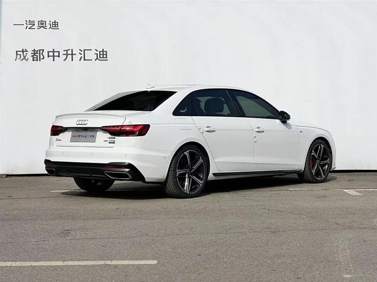 2022年9月奧迪 奧迪A4L  2022款 45 TFSI quattro 臻選動感型