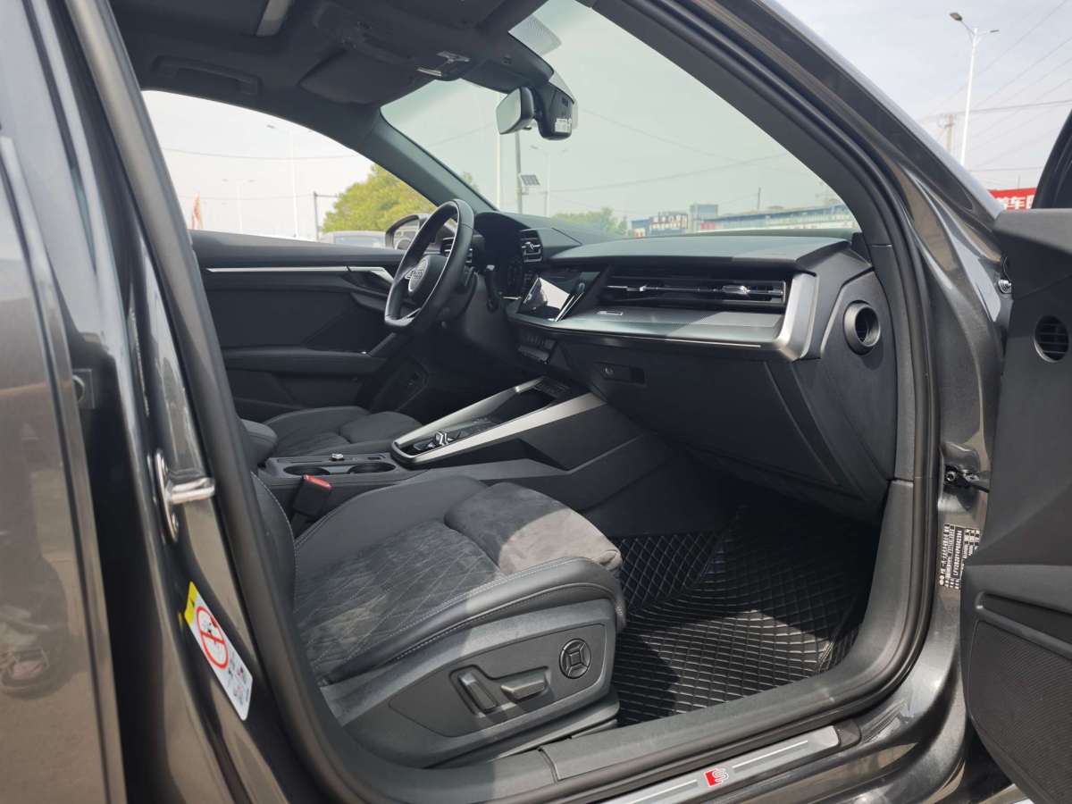奧迪 奧迪A3  2024款 Sportback 35 TFSI 豪華運(yùn)動(dòng)型圖片