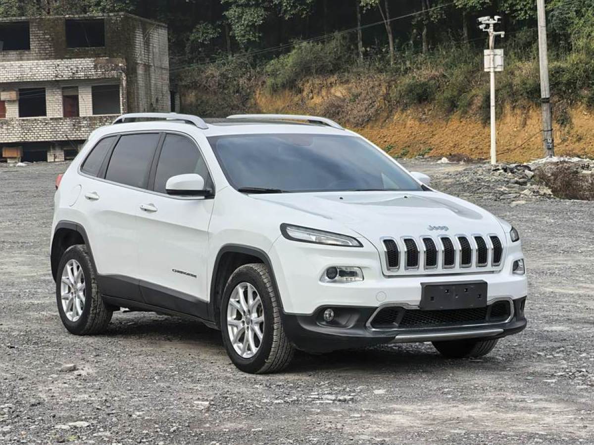 Jeep 自由光  2017款 2.0L 優(yōu)越版圖片