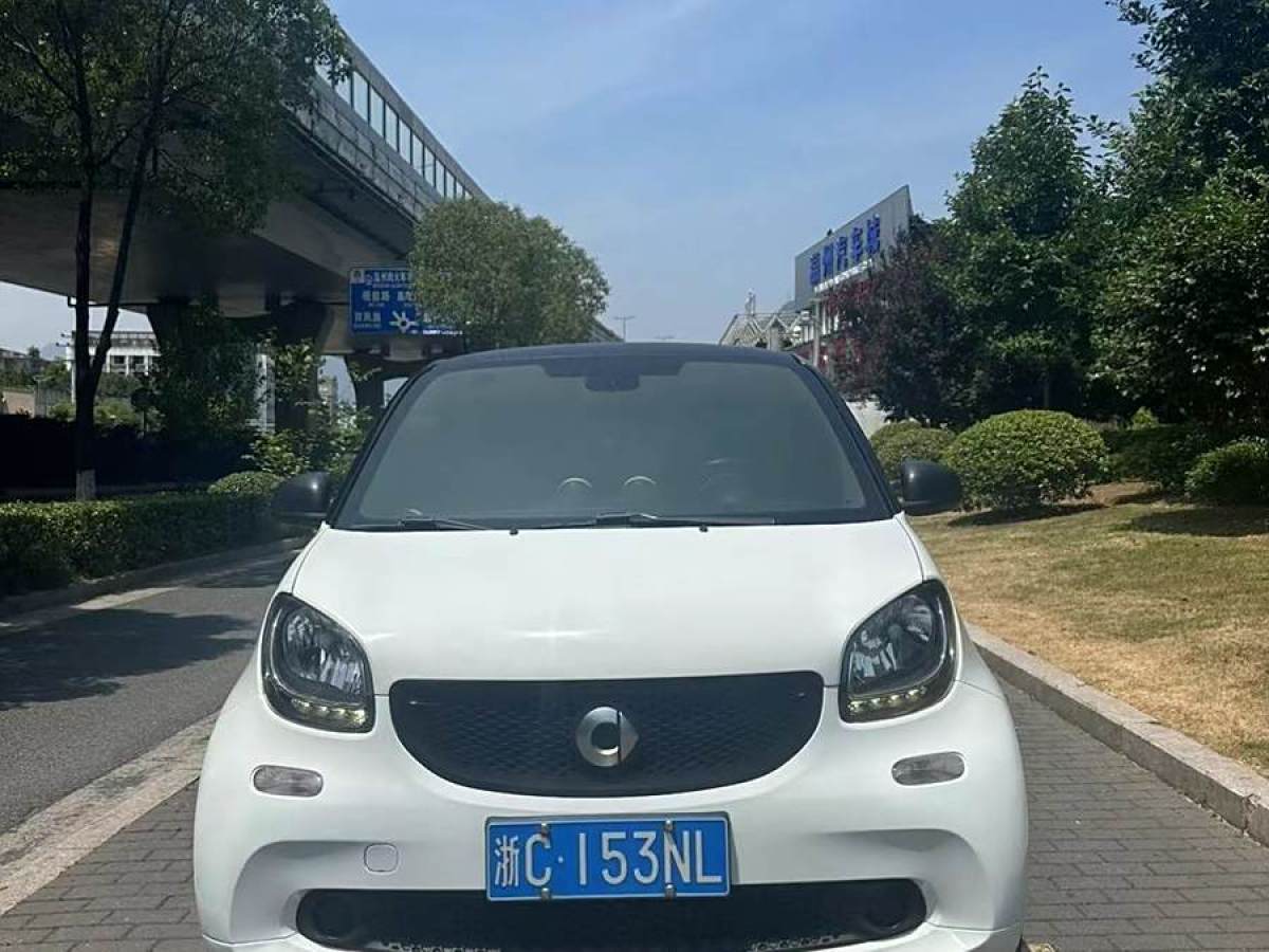 smart fortwo  2015款 1.0L 52千瓦硬頂靈動(dòng)版圖片