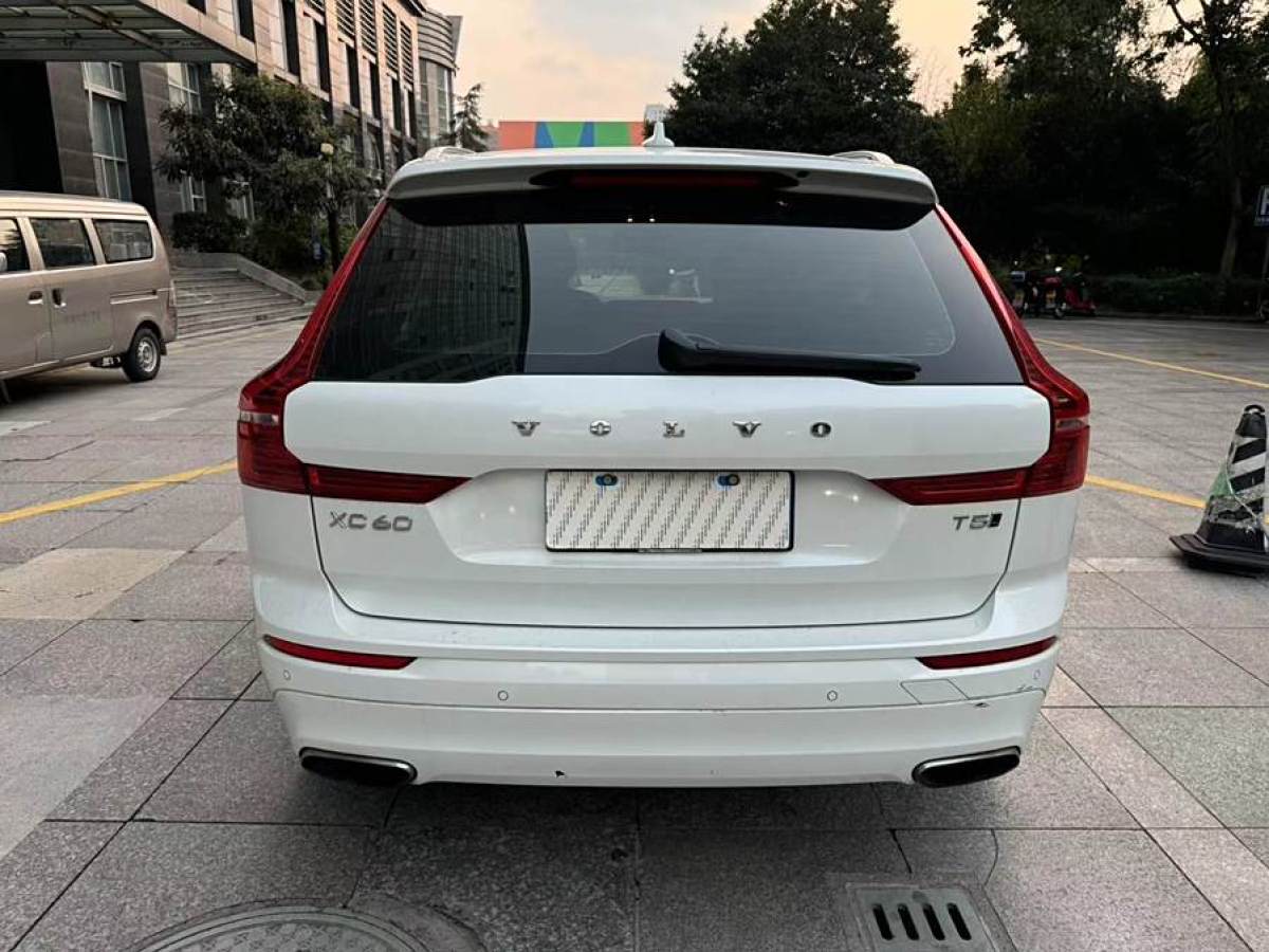 沃爾沃 XC60  2018款 T5 四驅(qū)智逸版圖片