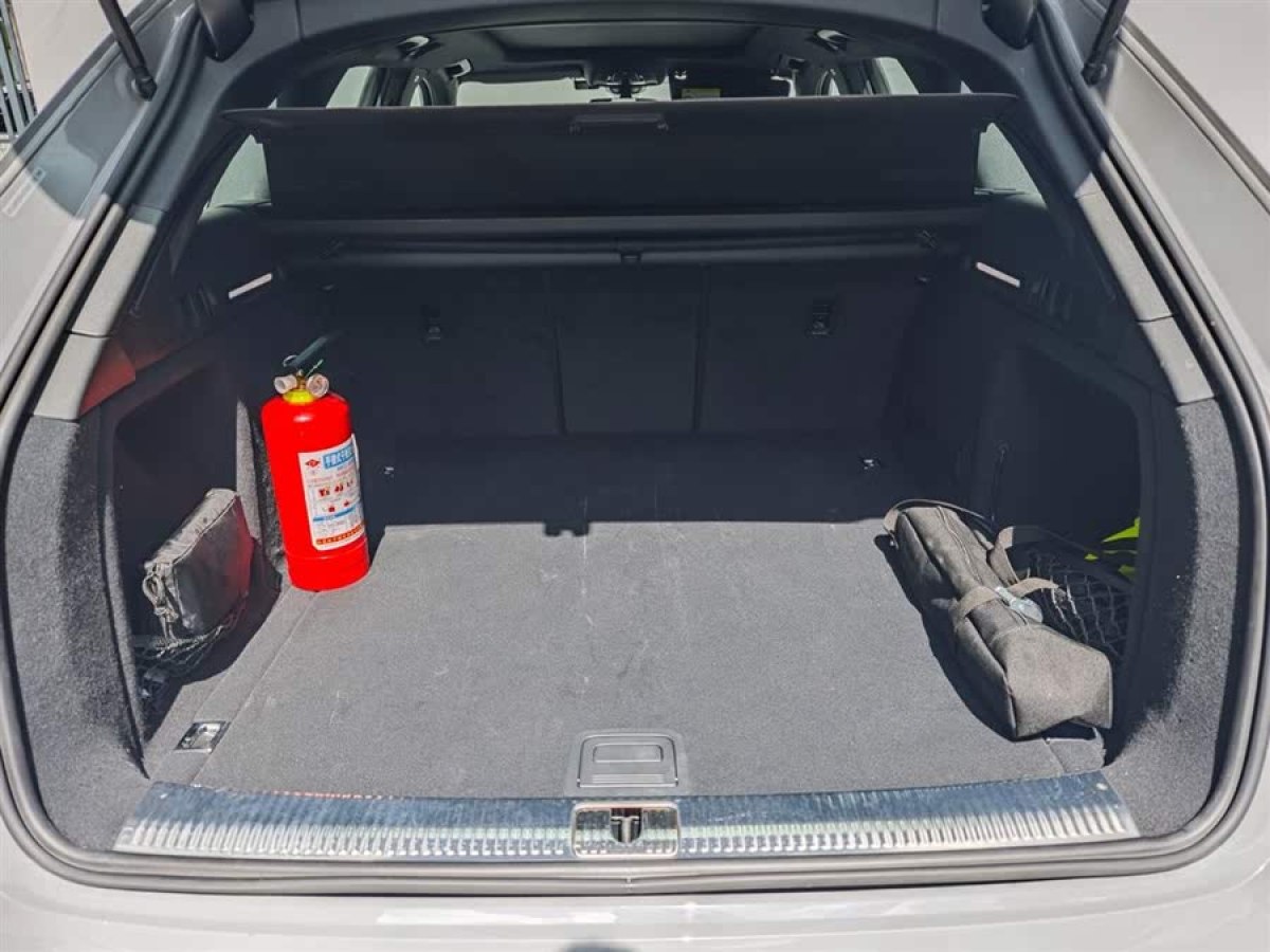 奧迪 奧迪RS 4  2023款 RS4 Avant 暗金版圖片