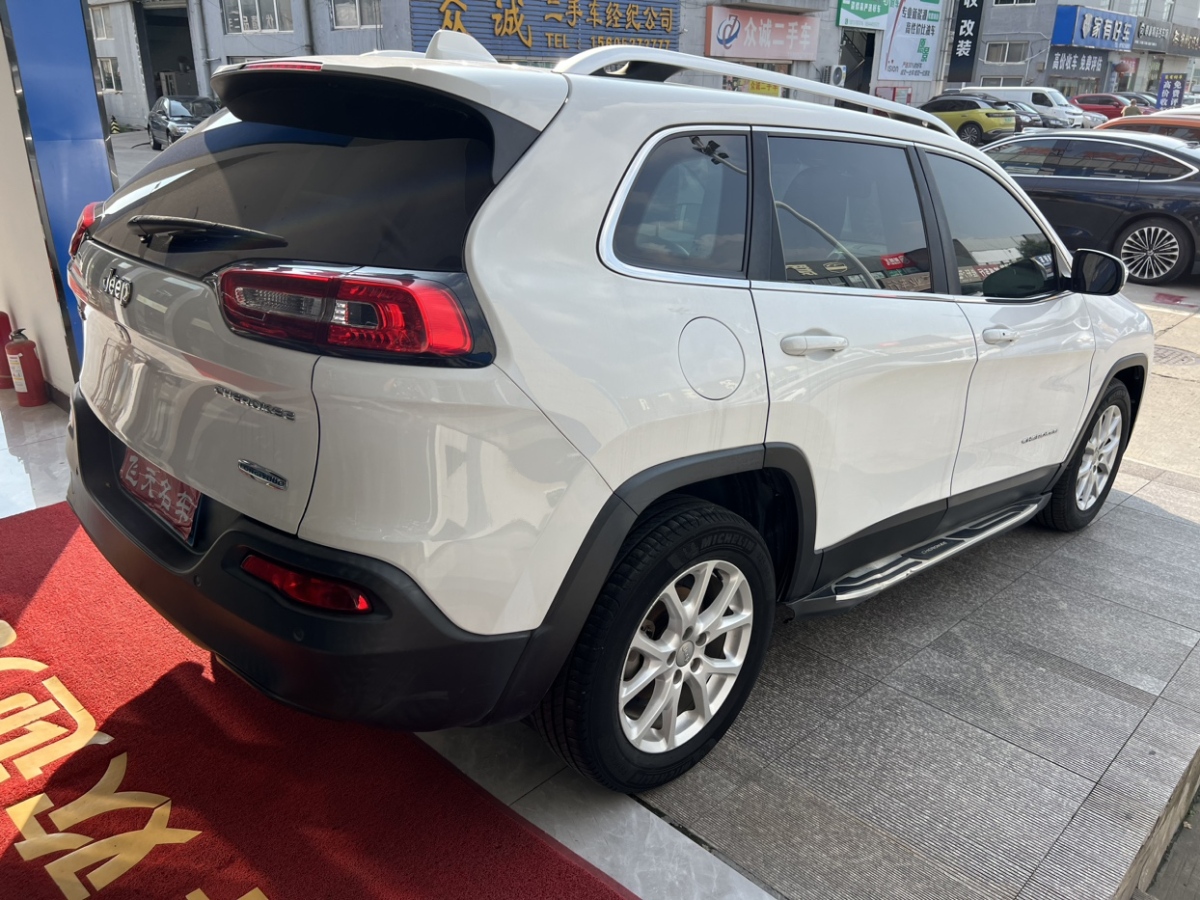 Jeep 自由光  2016款 2.0L 優(yōu)越版圖片