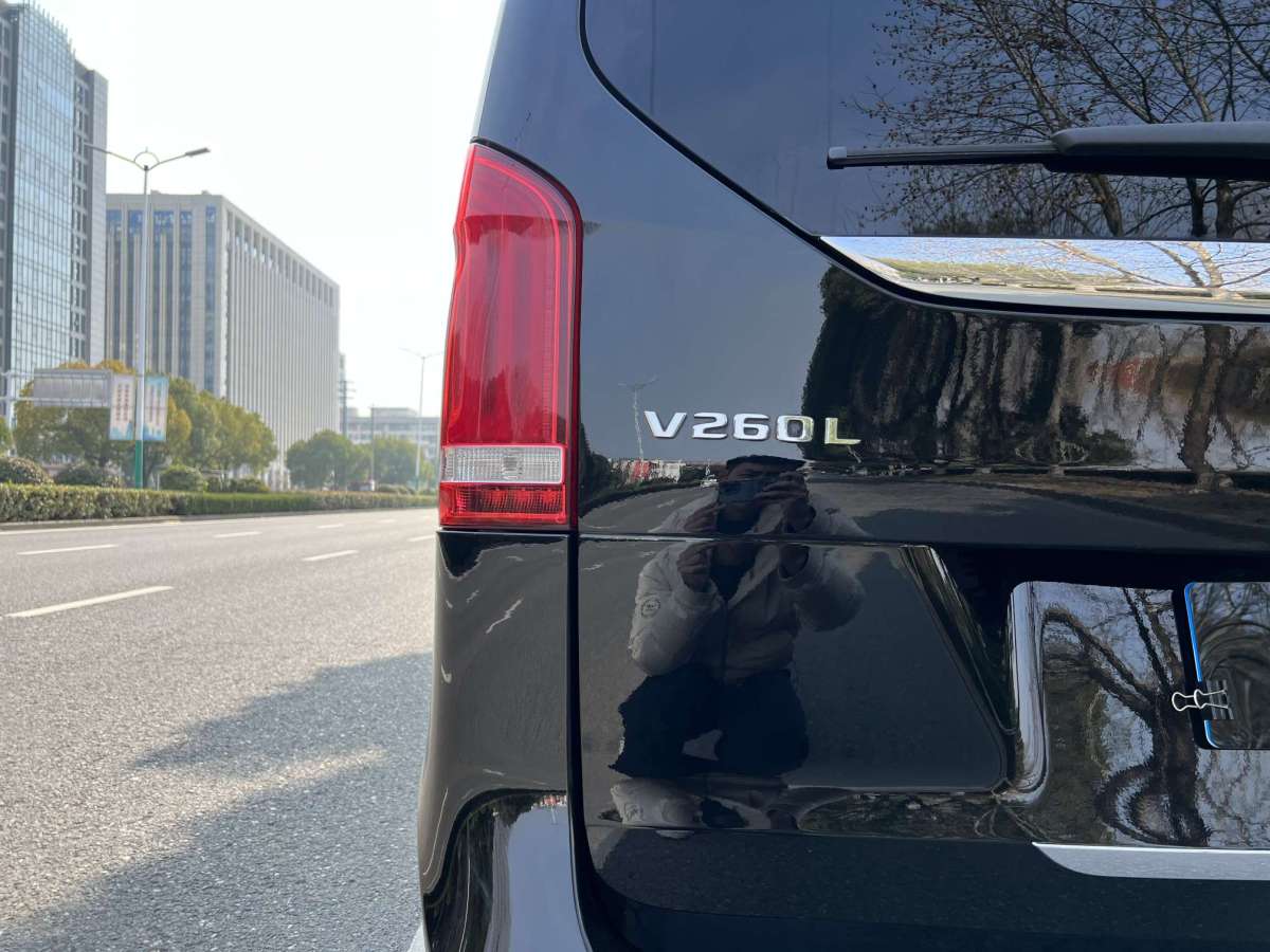 2019年03月奔驰 V级  2018款 V 260 L 尊贵加长版