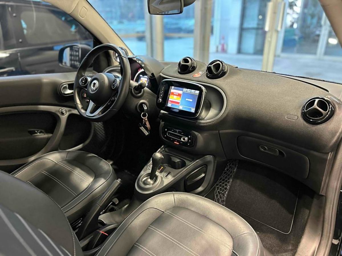 smart fortwo  2019款 0.9T 66千瓦硬頂先鋒版 國VI圖片