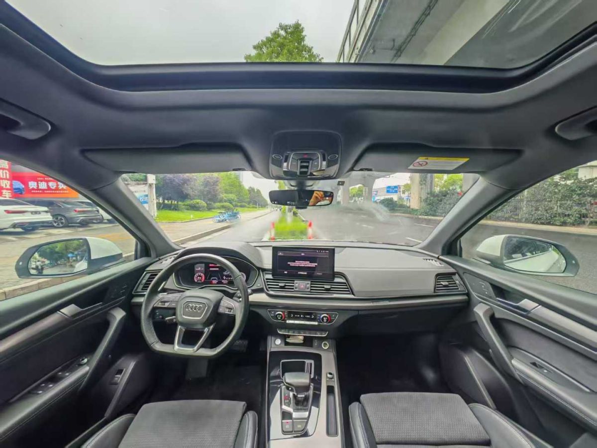 奧迪 奧迪Q5 e-tron  2022款 40 e-tron 星耀型 機(jī)甲套裝圖片