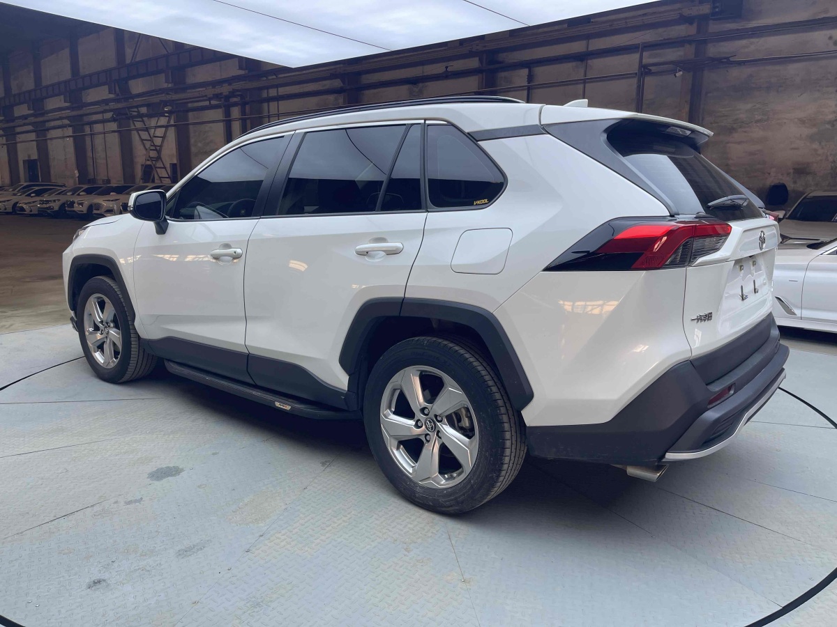 豐田 RAV4  2018款 榮放 2.0L CVT兩驅風尚版圖片