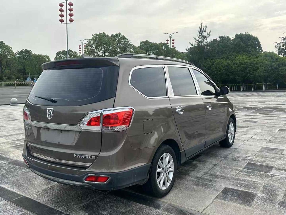 寶駿 730  2015款 1.8L 手動豪華導(dǎo)航ESP版 7座圖片
