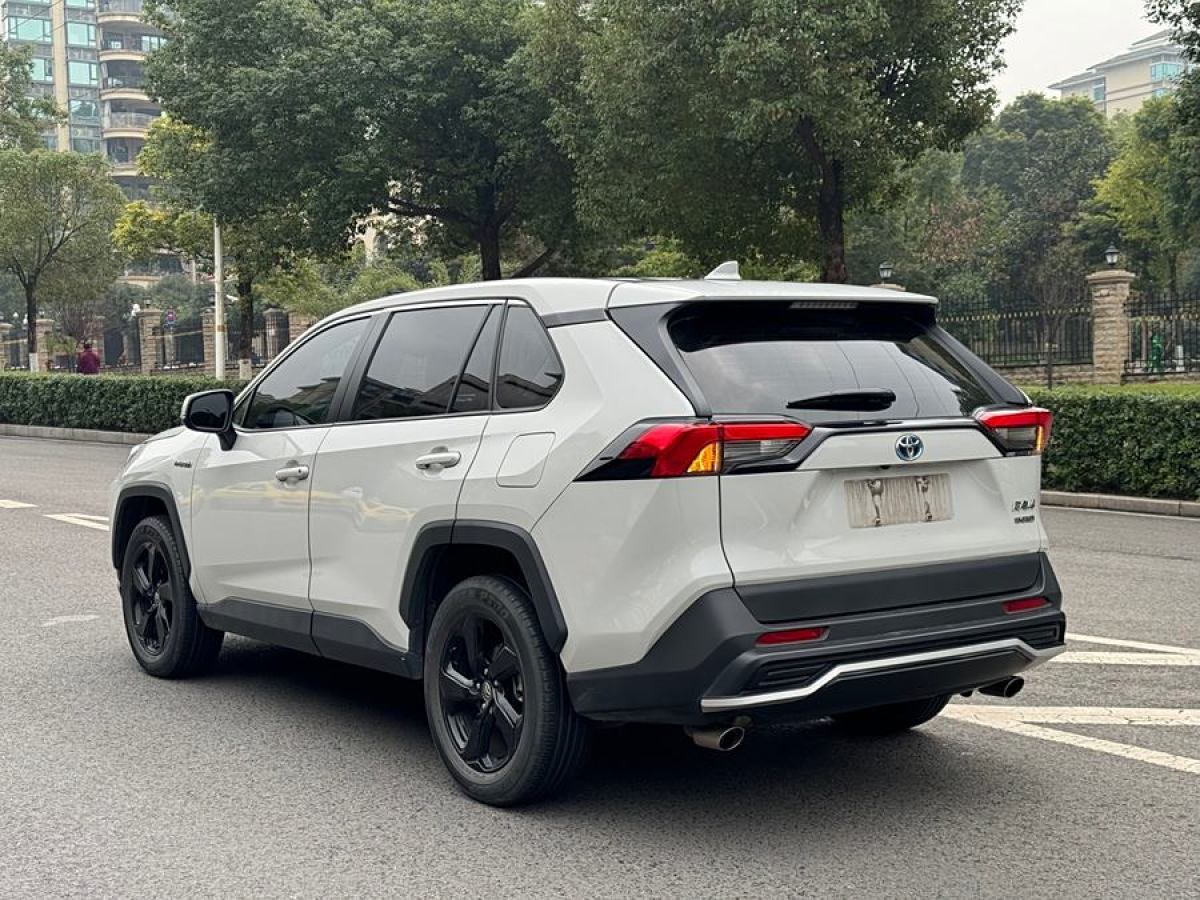 豐田 RAV4榮放  2023款 雙擎 2.5L E-CVT兩驅(qū)精英版圖片