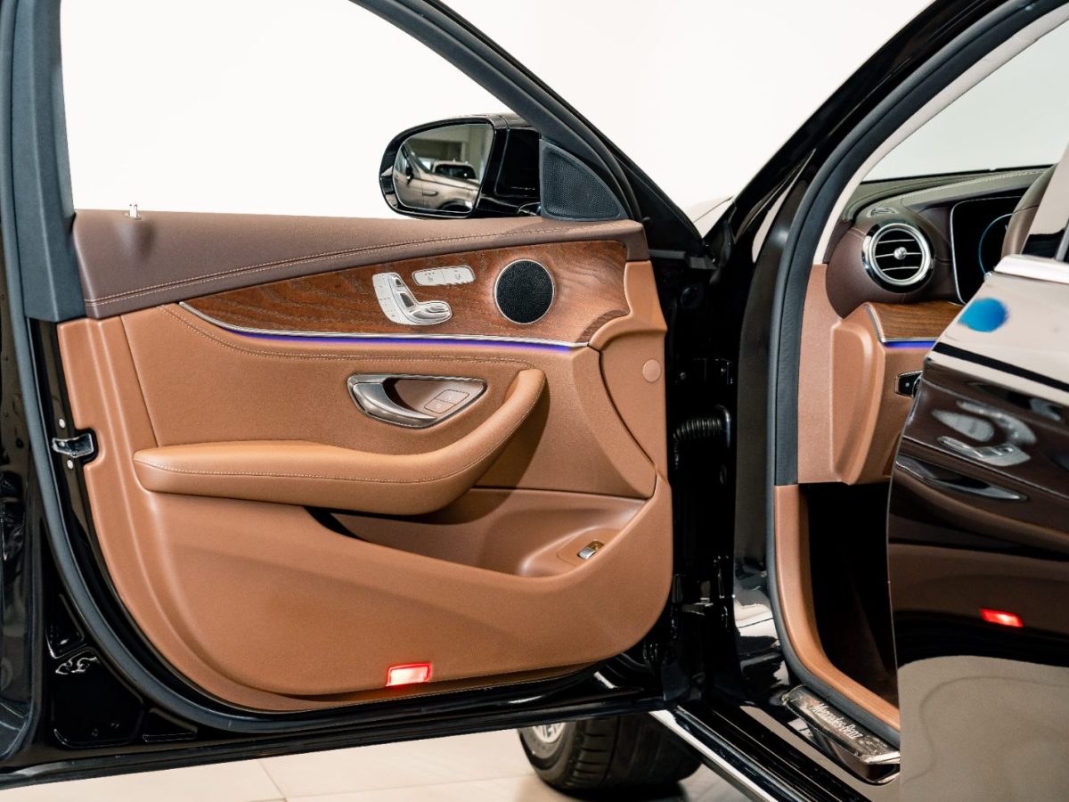奔驰 奔驰E级  2023款 改款 E 300 L 时尚型图片