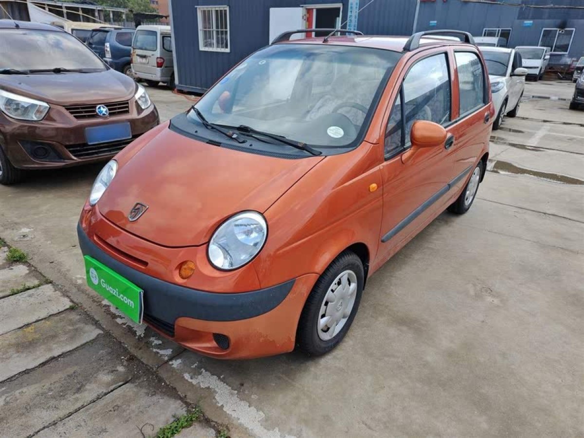 寶駿 樂馳  2012款 改款 1.0L 手動P-TEC標(biāo)準(zhǔn)型圖片