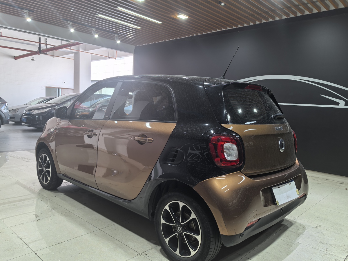 2017年3月smart forfour  2016款 1.0L 52千瓦激情版