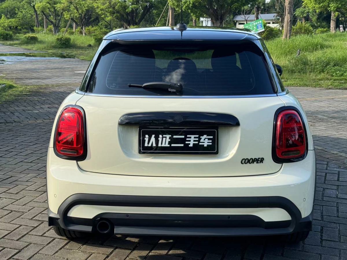 2022年10月MINI MINI  2022款 1.5T COOPER 藝術(shù)家 五門版