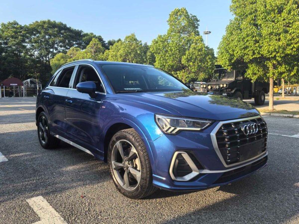 奧迪 奧迪Q3  2019款  40 TFSI 時(shí)尚動(dòng)感型圖片