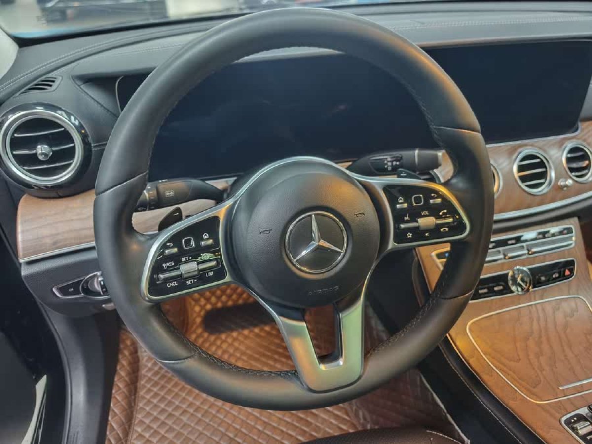 奔馳 奔馳E級  2019款 改款 E 300 L 時尚型圖片