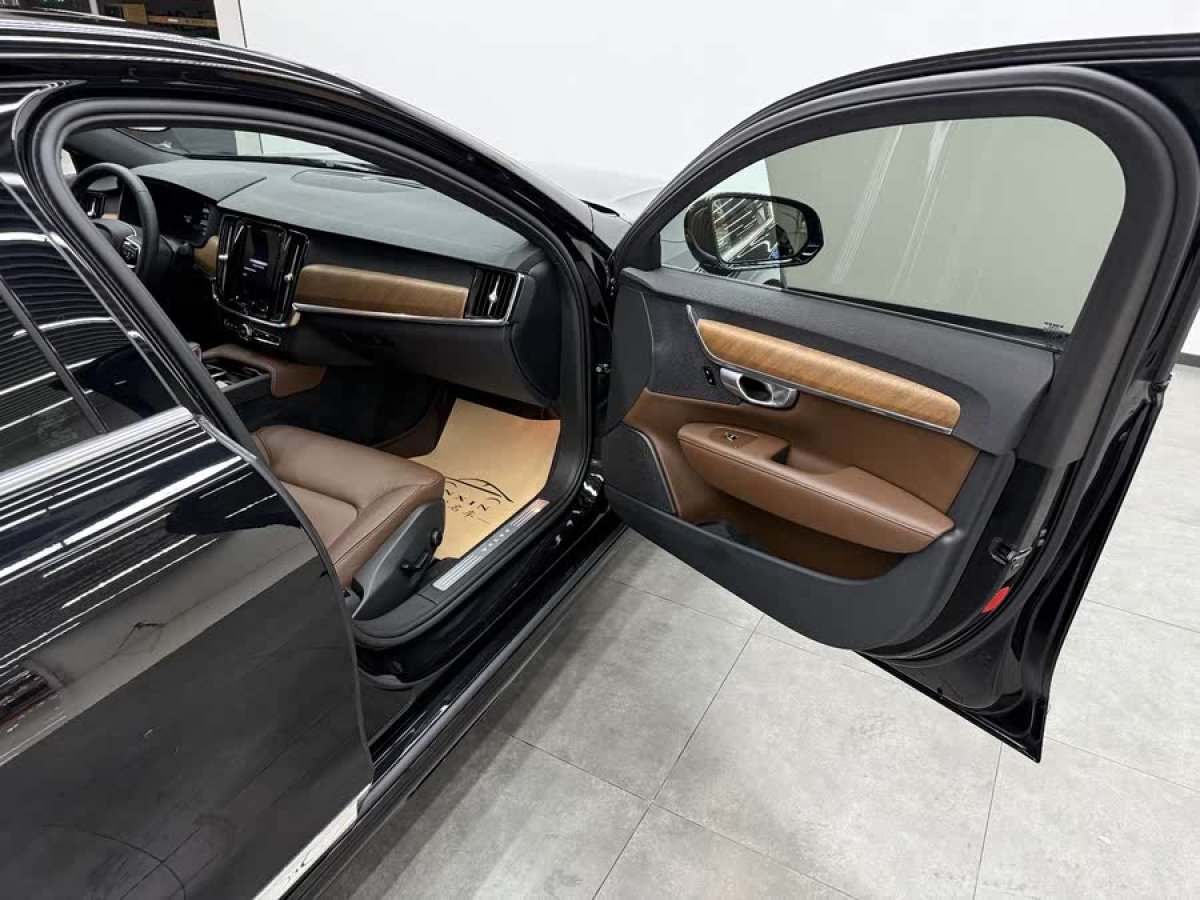 沃爾沃 S90  2024款 B5 智逸豪華版圖片