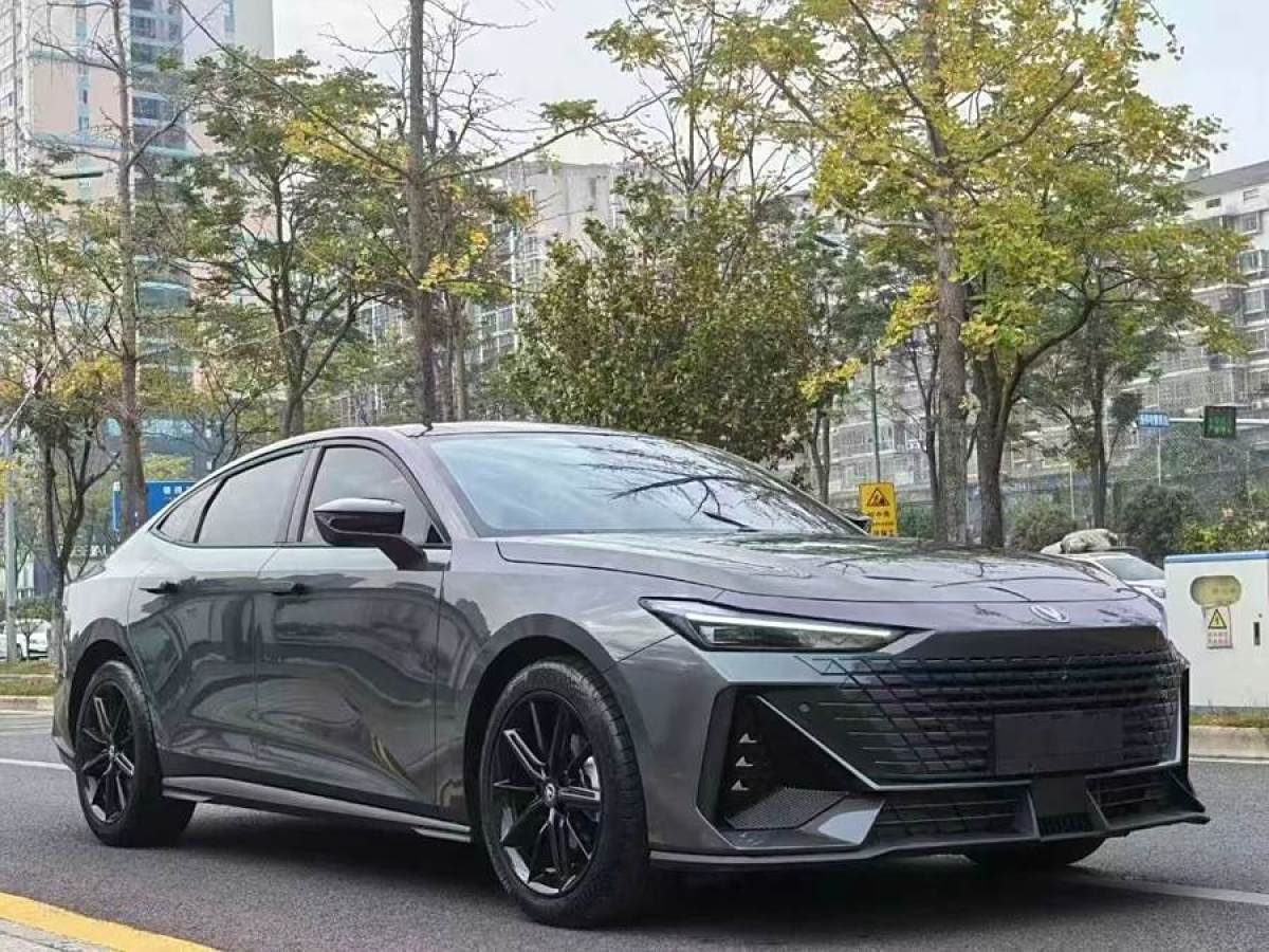 長安 長安UNI-V  2022款 1.5T 尊貴型圖片