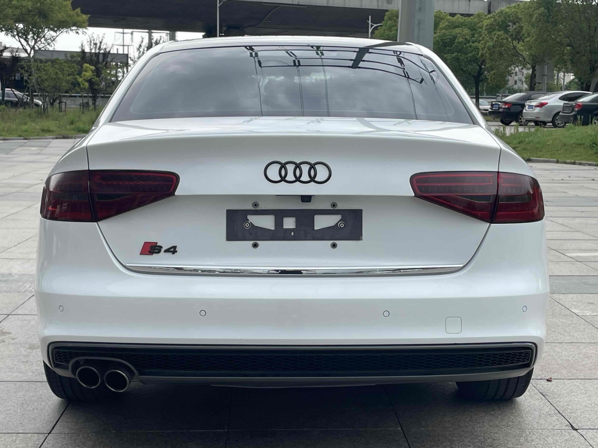 2016年3月奧迪 奧迪A4L  2016款 35 TFSI 自動(dòng)標(biāo)準(zhǔn)型