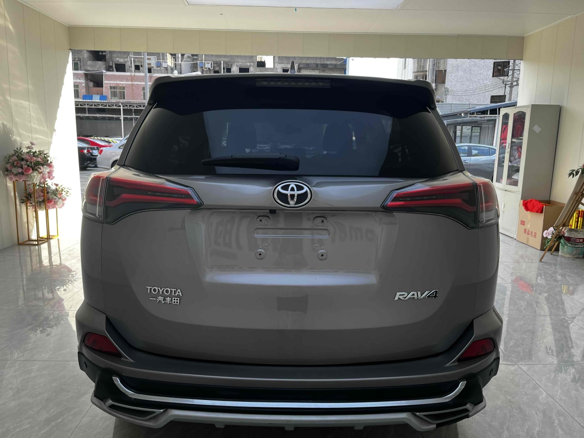 豐田 RAV4  2016款 榮放 2.0L CVT兩驅(qū)風(fēng)尚版圖片