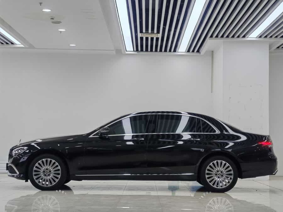 奔馳 奔馳E級  2023款 改款 E 300 L 時尚型圖片