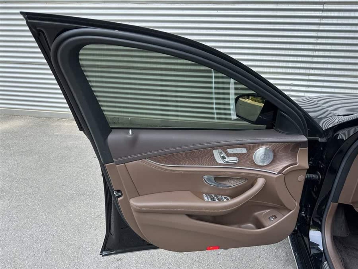 奔馳 奔馳E級(jí)  2023款 改款 E 300 L 豪華型圖片