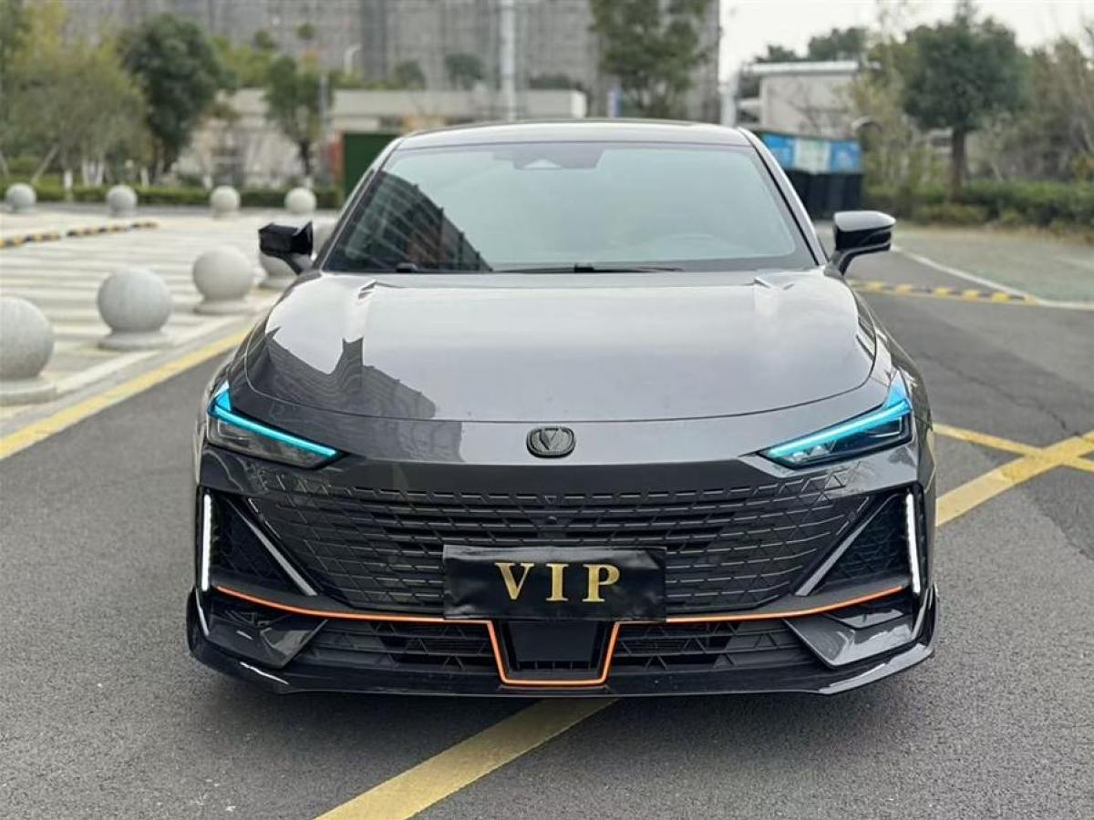 長安 長安UNI-V  2023款 1.5T 運(yùn)動版圖片