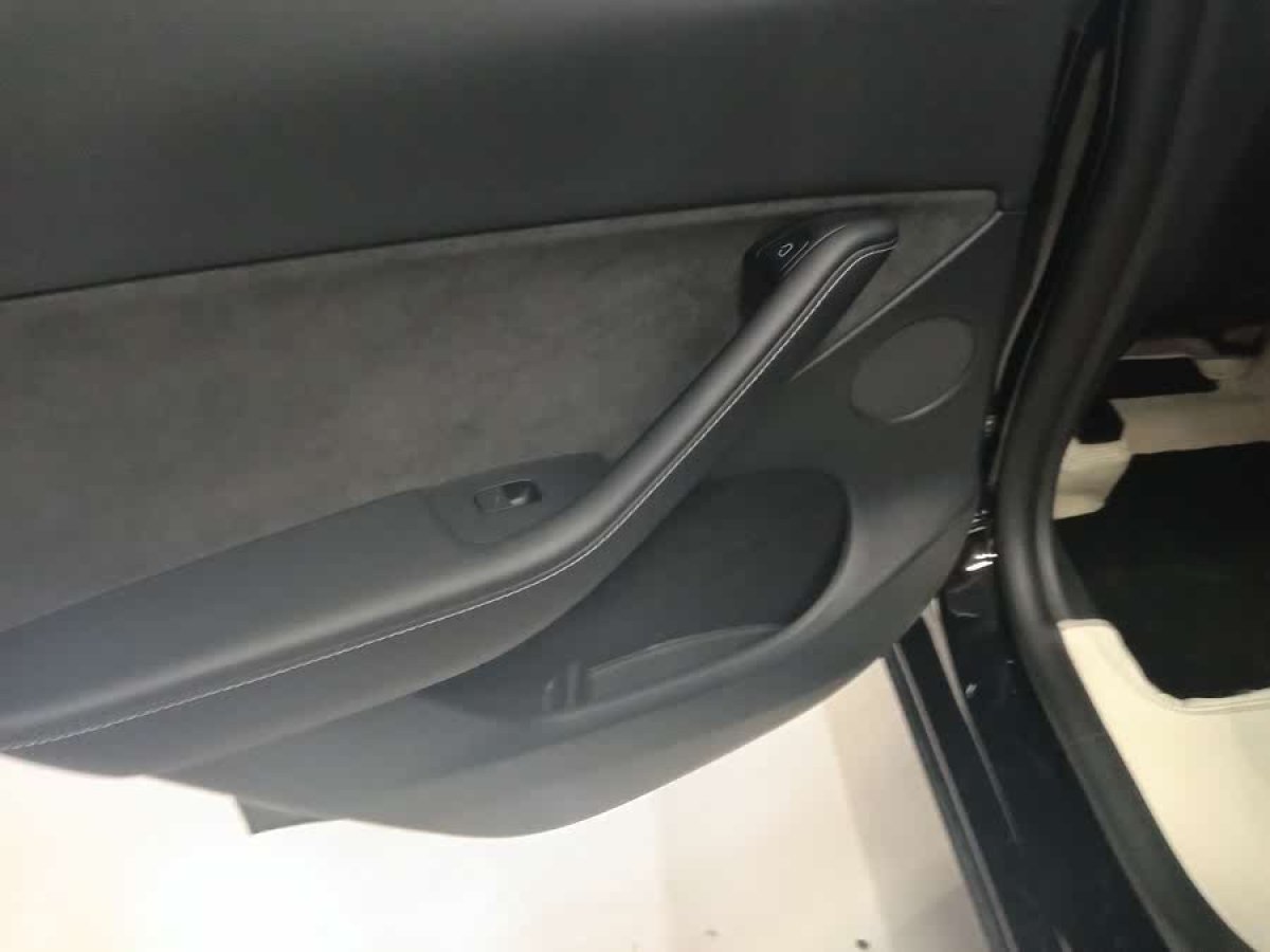 特斯拉 Model Y  2023款 后輪驅(qū)動(dòng)版圖片