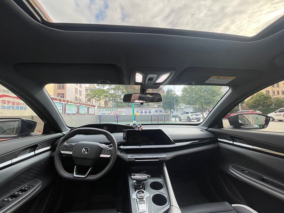 長(zhǎng)安 長(zhǎng)安UNI-V  2023款 1.5T 尊享型圖片